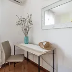 Anthyllis דירה
